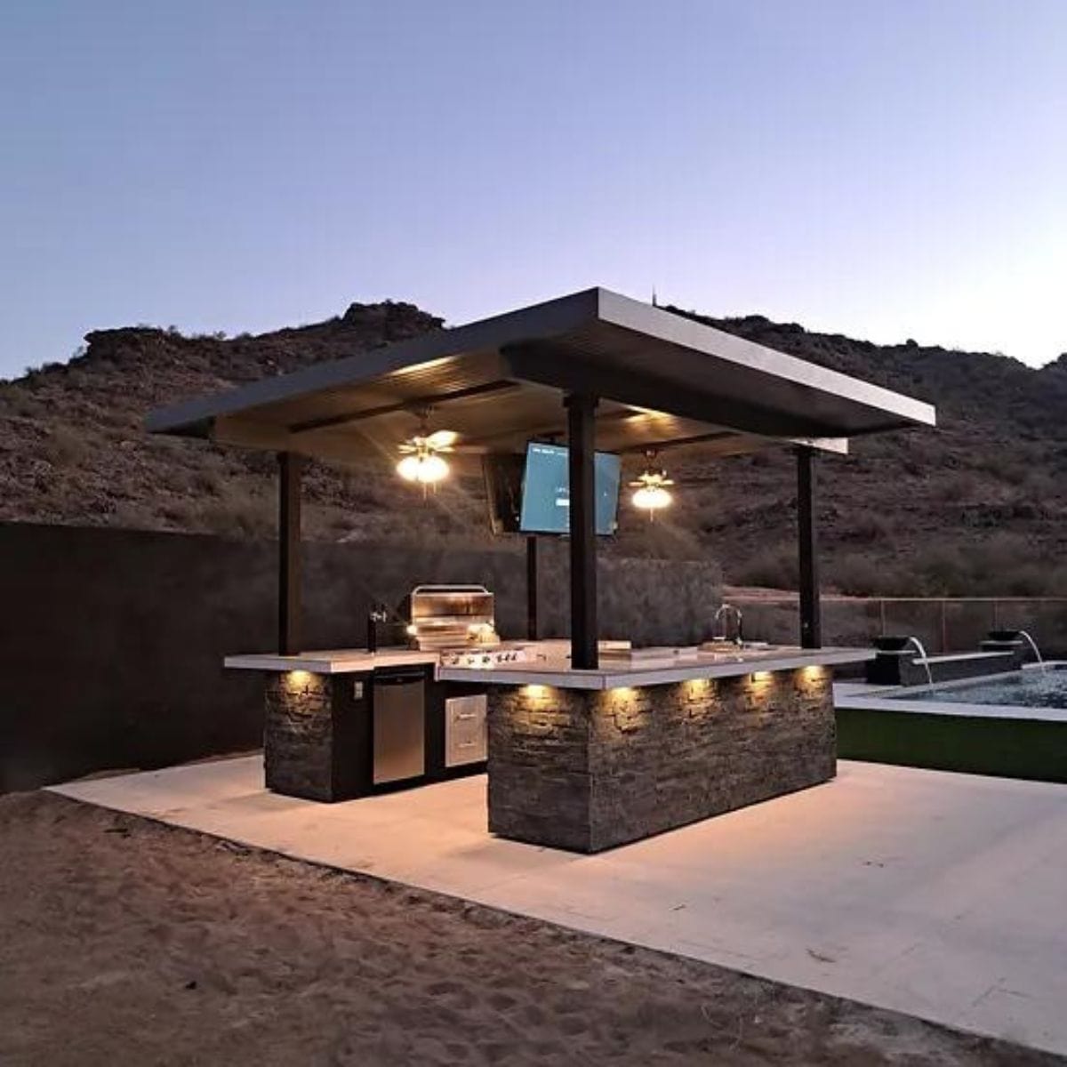 With its dual 55 Inch TV placed on both sides of the outdoor kitchen grill