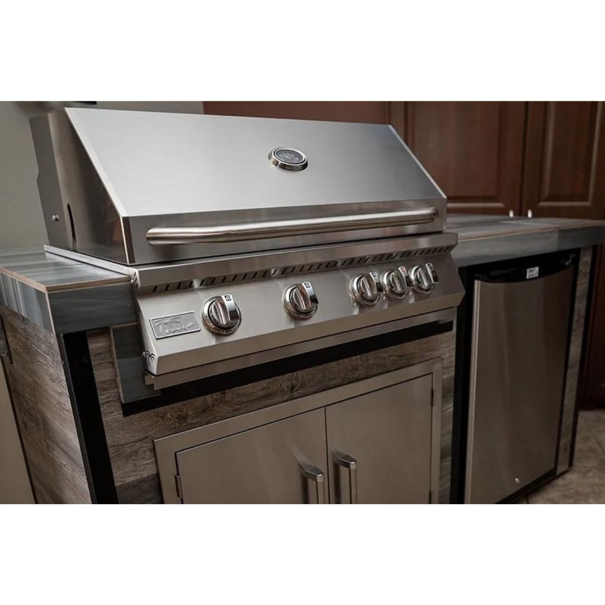The Kokomo Elite 6' BBQ Island With Built In BBQ Grill Drift Wood Look Siding 30" Doors is one of the top-selling products from Kokomo Grills. 