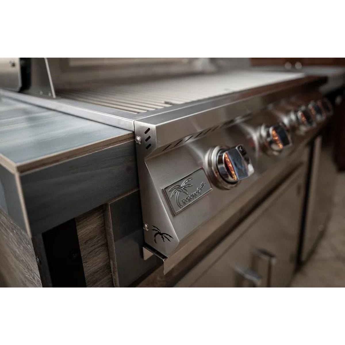 The Kokomo Elite 6' BBQ Island With Built In BBQ Grill Drift Wood Look Siding 30" Doors is one of the top-selling products from Kokomo Grills. 