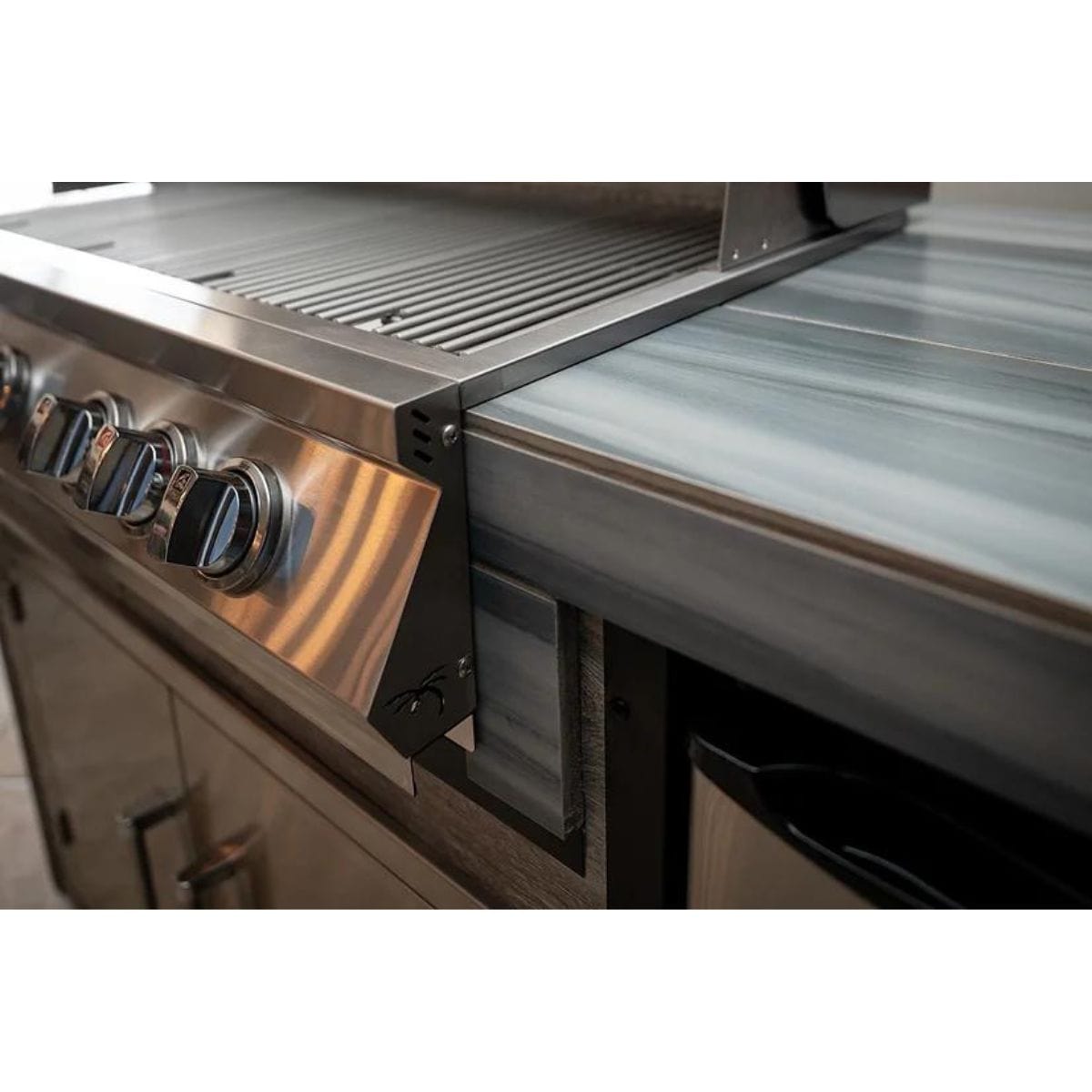 The Kokomo Elite 6' BBQ Island With Built In BBQ Grill Drift Wood Look Siding 30" Doors is one of the top-selling products from Kokomo Grills. 