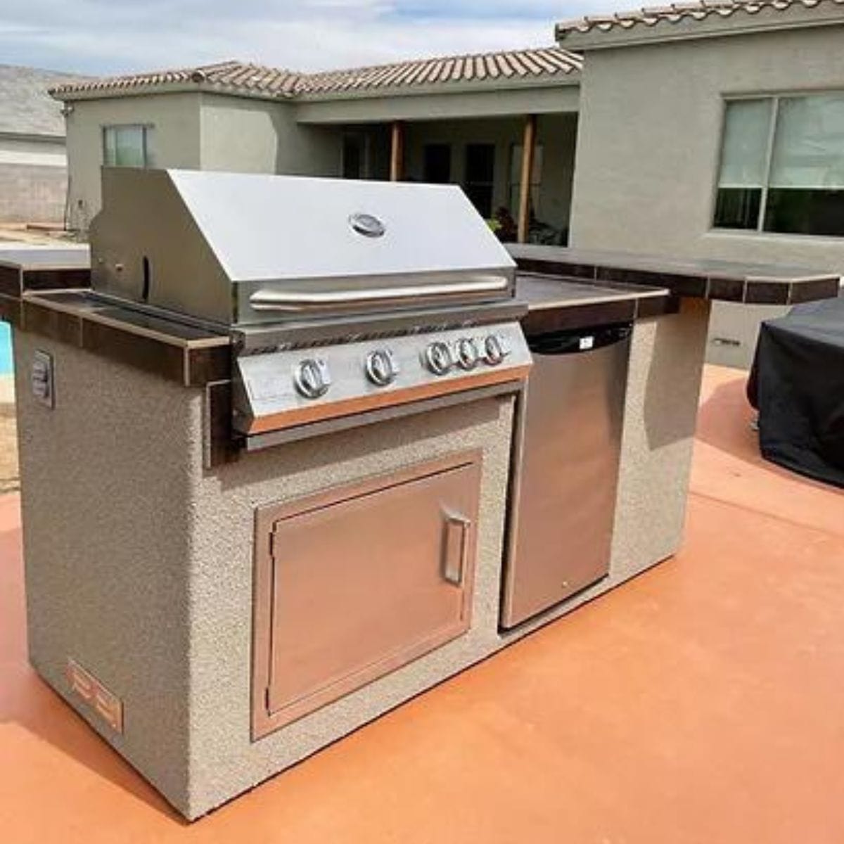 7'6" BBQ Island Bar Overhang on Three Sides