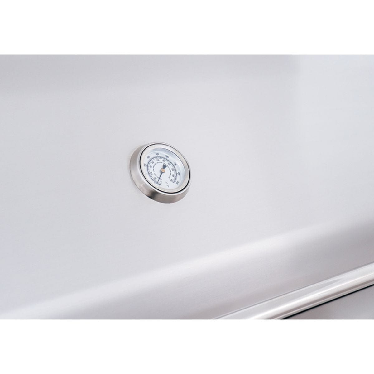 The RCS 30" ARG Built-In Grill has a spring loaded hood.
