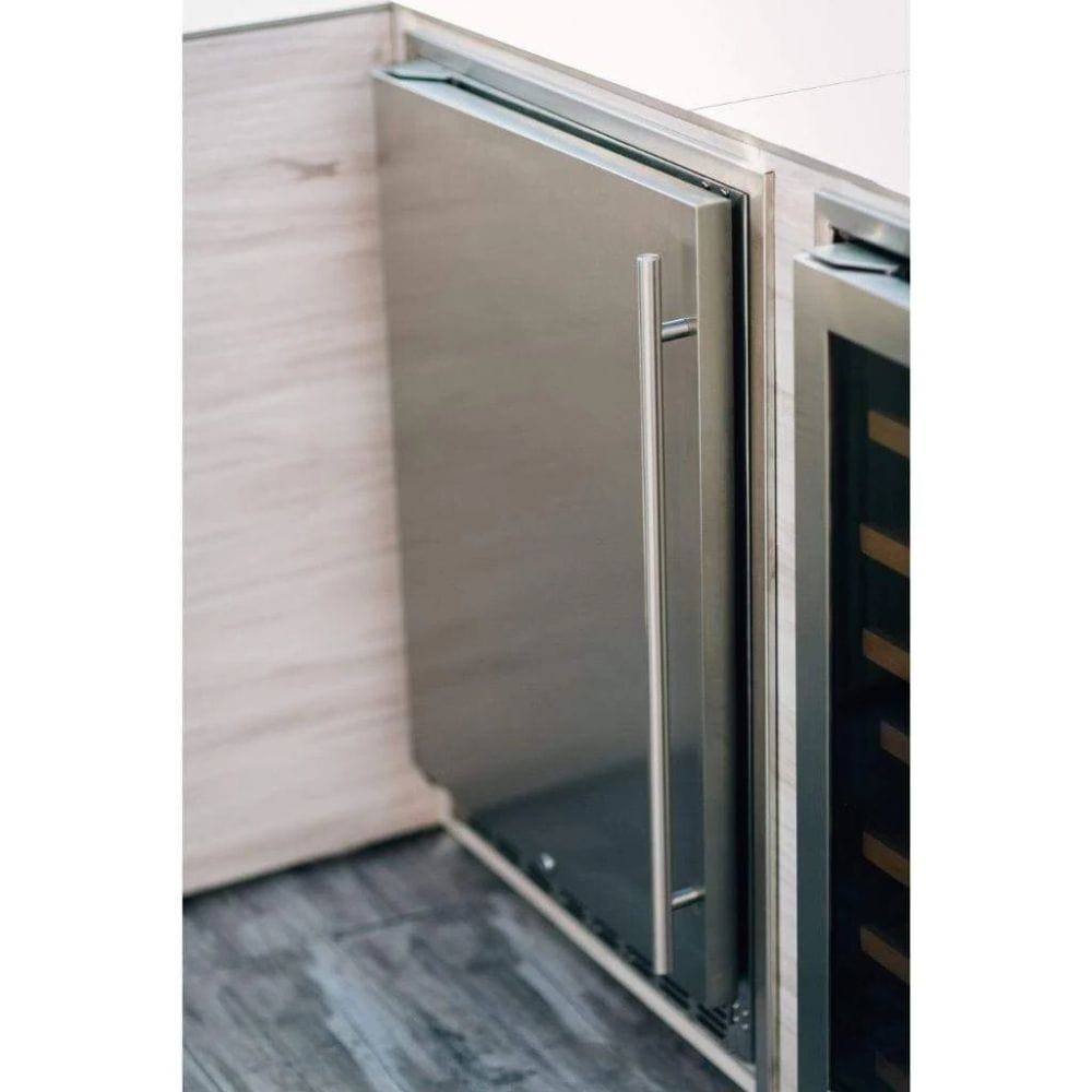 Summerset 24" 5.3 Cu.Ft. Deluxe Outdoor Rated Compact Refrigerator