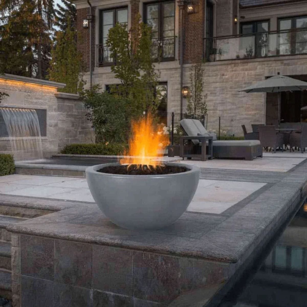 Its 65,000 BTUs of heating power keep your guests cozy and engaged