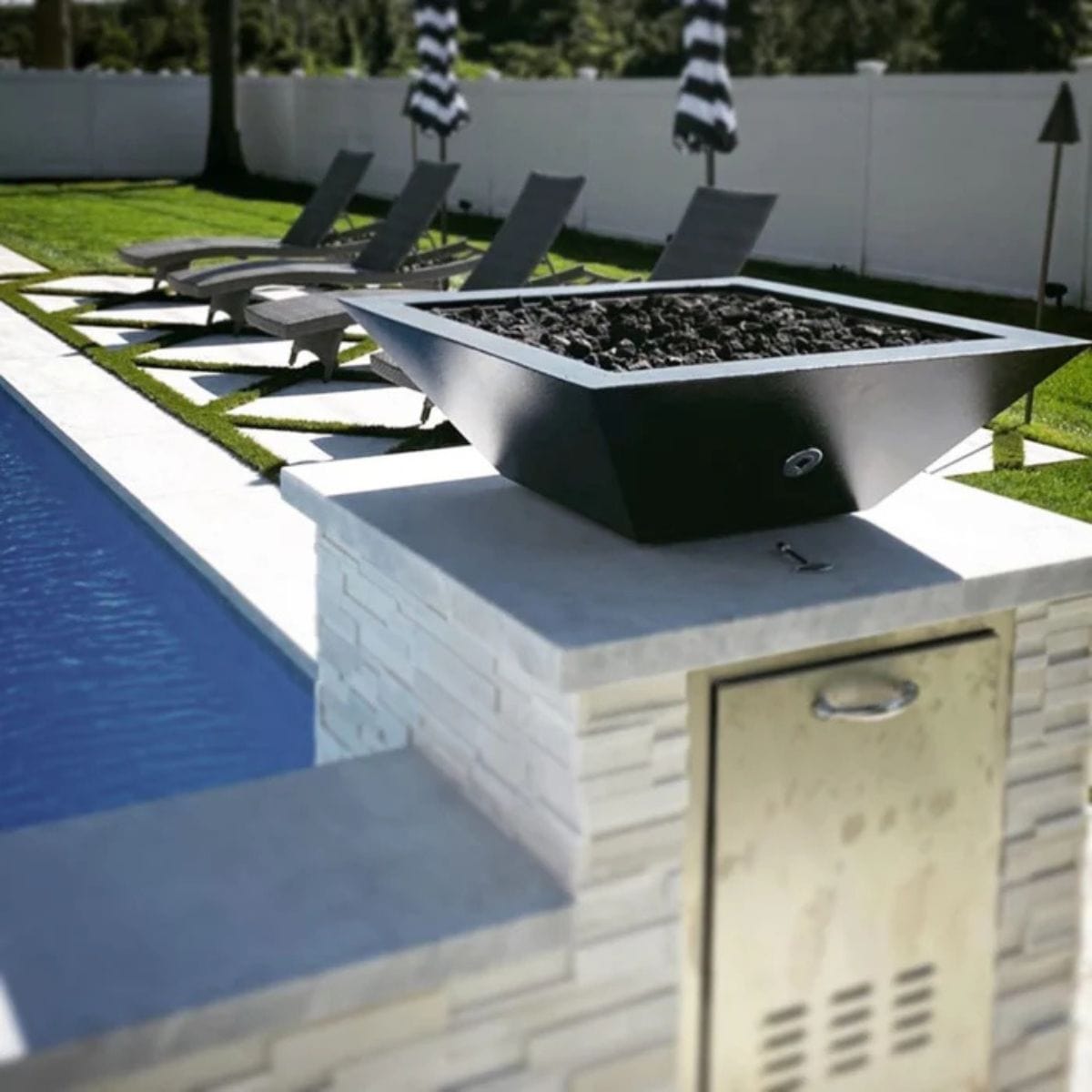 Made of&nbsp;durable glass fiber reinforced concrete(GFRC) to ensure a long-lasting product